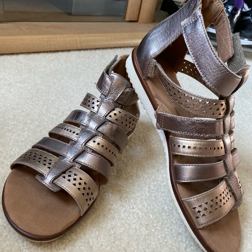 Ladies Clark sandal flat multi color gold and pewter color